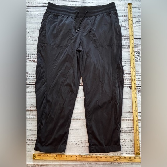 The North Face Cropped Pants - Picture 1 of 11